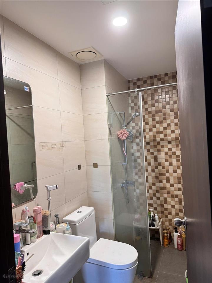 Cho thuê căn hộ 2pn1wc 57m2 giá 8tr có bếp rèm máy lạnh