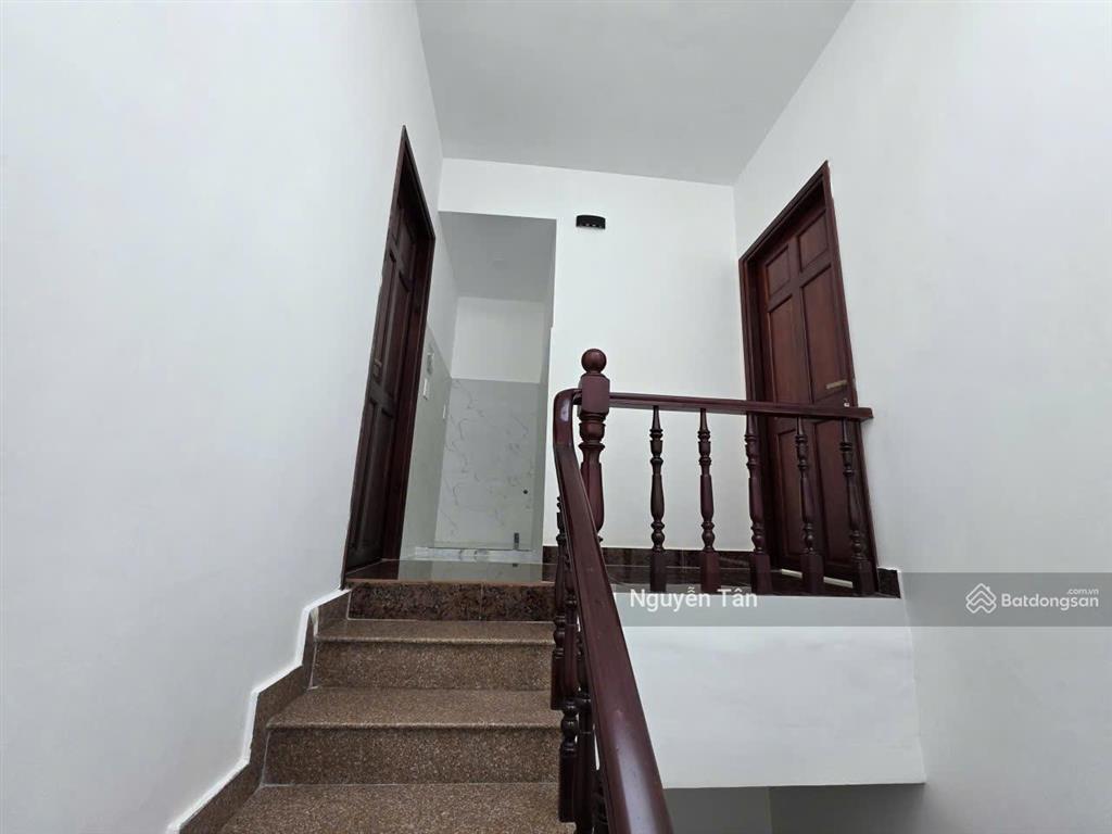 Bán nhà hẻm nhựa 10m đường lê hồng phong quận 10 5,3mx10m 4 lầu