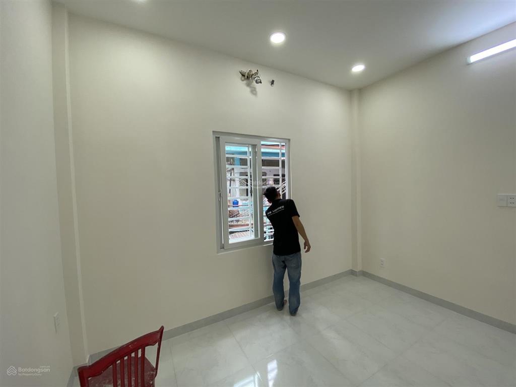 Bán nhà mt đường cửu long p.15 q.10 dt3,2mx9m 1 lầu giá 8,8 tỷ