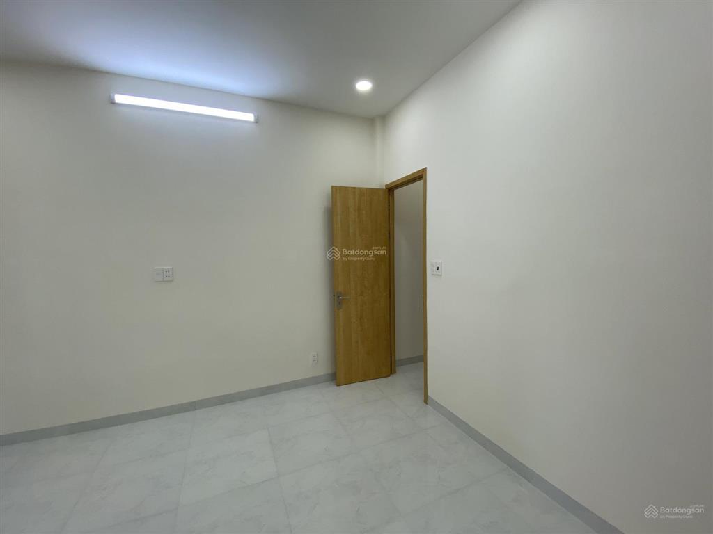 Bán nhà mt đường cửu long p.15 q.10 dt 3,2mx9m 1 lầu giá 8,8 tỷ