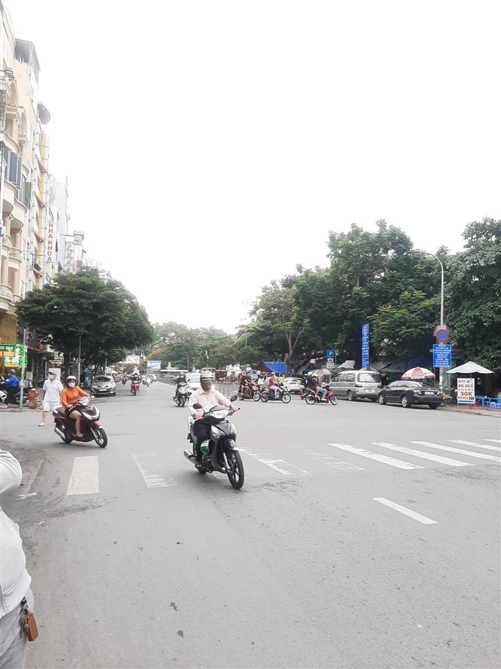 Bán nhà mặt tiền nguyễn tri phương quận 10. dt 10,5x20m, 3 lầu. giá bán 113 tỷ tl