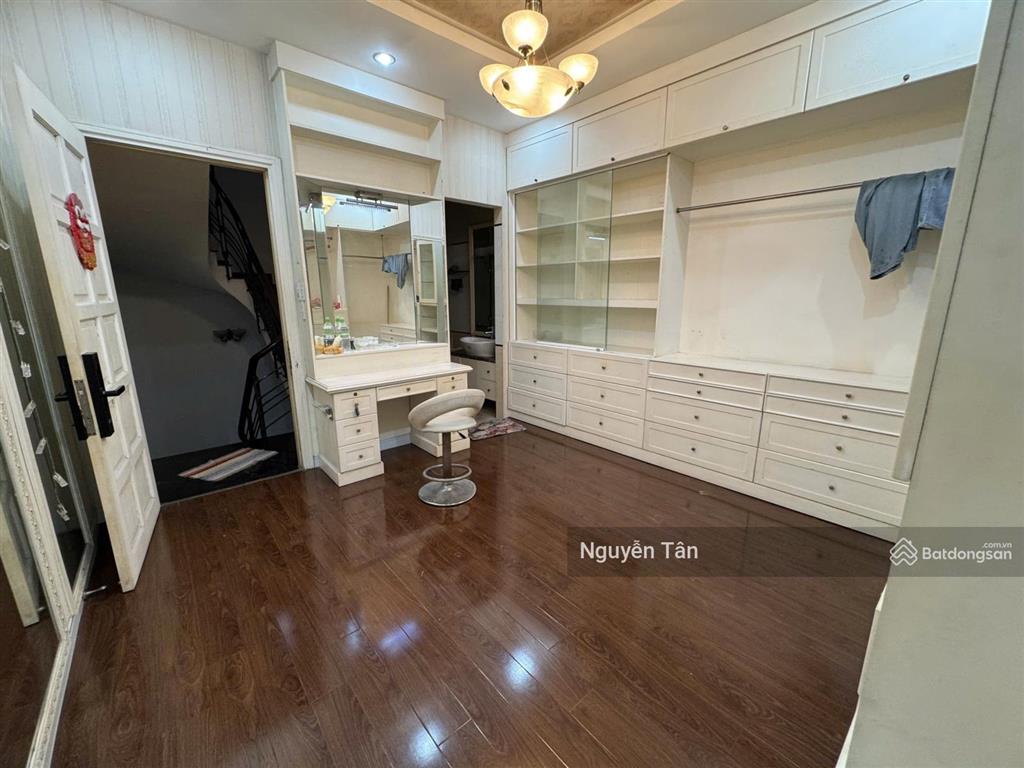Nhà mặt tiền đường lạc long quân p5 quận 11 dt4mx13m 5 tầng