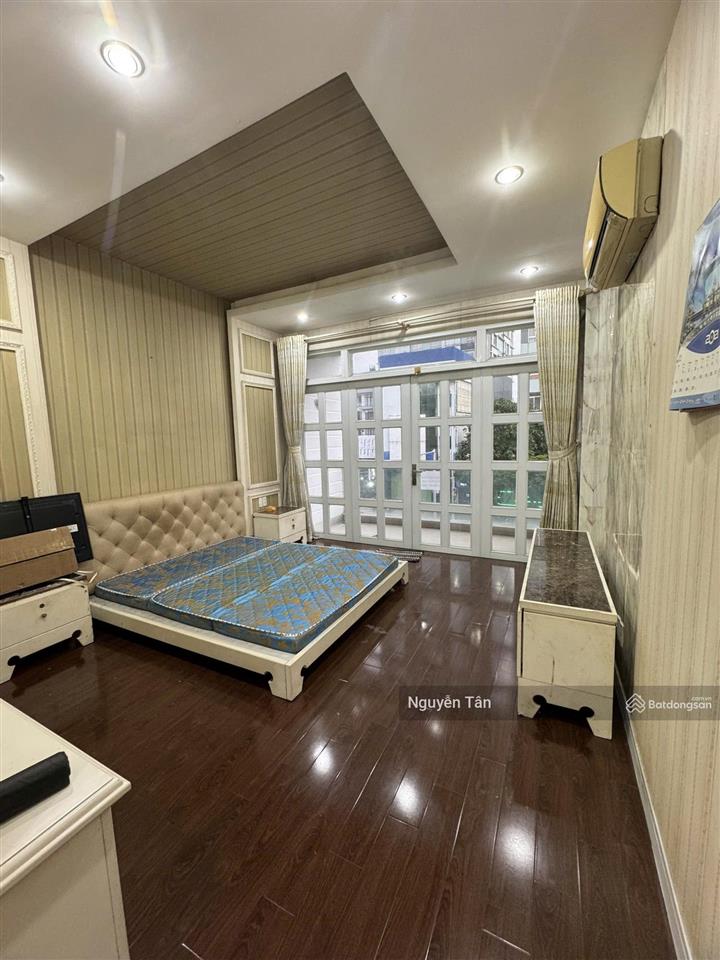 Nhà mặt tiền đường lạc long quân p5 quận 11 dt4mx13m 5 tầng
