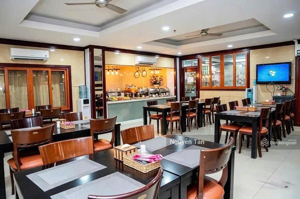 Khách sạn khu sân bay đệ nhất q. tân bình dt 12mx20m hầm 9 tầng