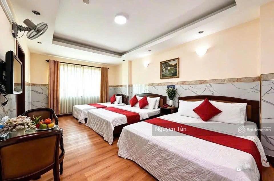 Khách sạn khu sân bay đệ nhất q. tân bình dt 12mx20m hầm 9 tầng