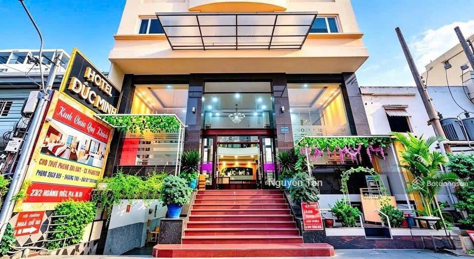 Khách sạn khu sân bay đệ nhất q. tân bình dt 12mx20m hầm 9 tầng