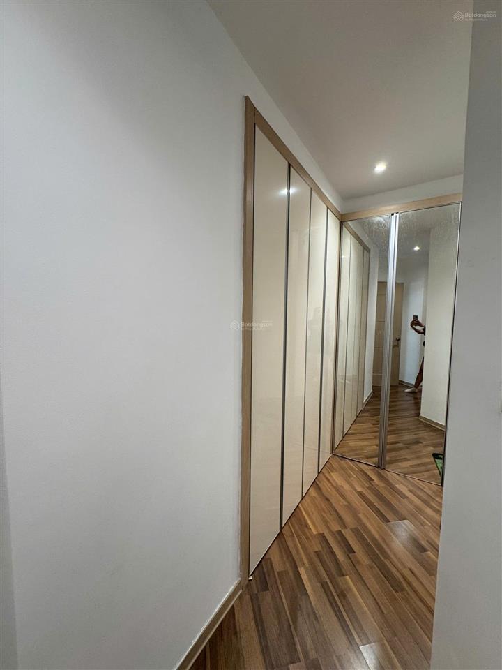 Hạ giá 9,6 tỷ bán imperia q2, 135m2, 3pn, full nội thất, sổ hồng, miễn phí 01 suất xe hơi, 2 xe máy