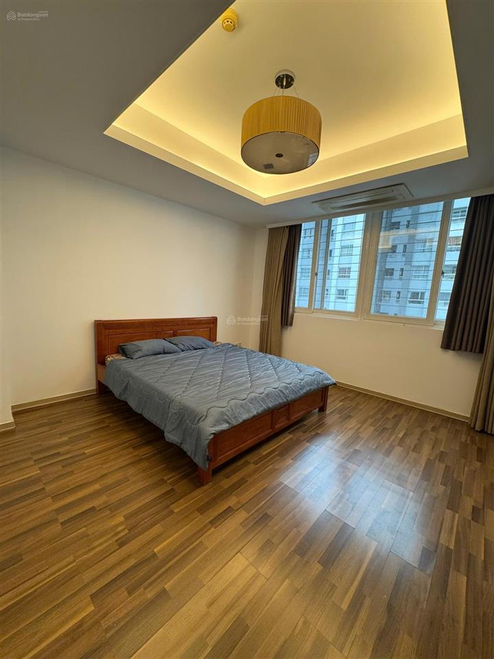 Hạ giá 9,6 tỷ bán imperia q2, 135m2, 3pn, full nội thất, sổ hồng, miễn phí 01 suất xe hơi, 2 xe máy