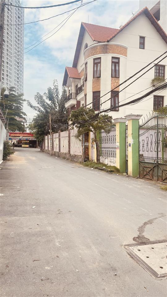 Chính chủ bán lô đất thổ cư 300m255tỷ  vị chí khu biệt thự kiều đàm trần xuân soạn tân hưng q 7