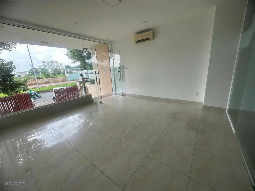 Cho thuê nhà mặt tiền đẹp vị trí vàng kinh doanh cực đỉnh. nhà 2 mặt tiền đường số 3 tân hưng q7