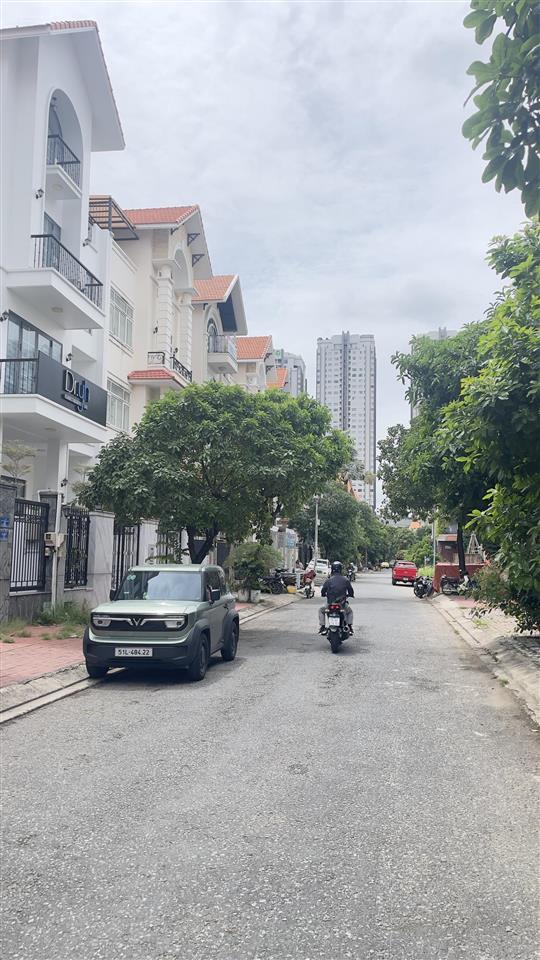 Cho thuê nhà 1 hầm 1 trệt 3 lầu  5 phòng ngủ đường số 10 phường tân hưng, quận 7