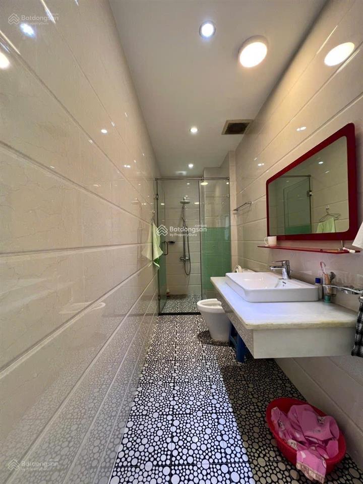 Cho thuê nhà 1 hầm 1 trệt 3 lầu  5 phòng ngủ đường số 10 phường tân hưng, quận 7