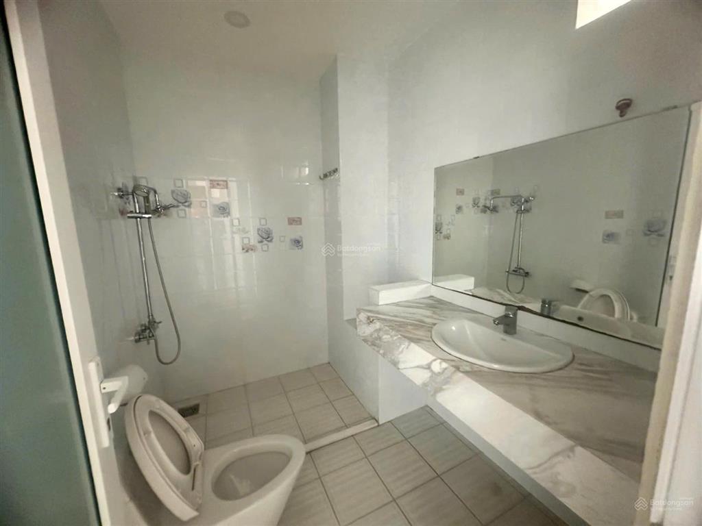 Cho thuê nhà mặt tiền đường d4, p. tân hưng, q7 5x20m, 1 hầm 1 trệt 3 lầu 65 triệu/tháng