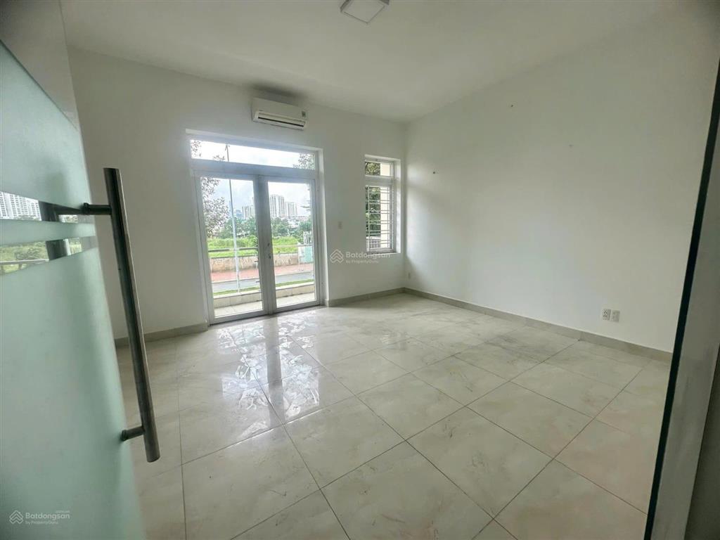 Cho thuê nhà mặt tiền đường d4, p. tân hưng, q7 5x20m, 1 hầm 1 trệt 3 lầu 65 triệu/tháng