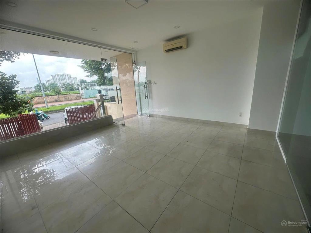 Cho thuê nhà mặt tiền đường d4, p. tân hưng, q7 5x20m, 1 hầm 1 trệt 3 lầu 65 triệu/tháng