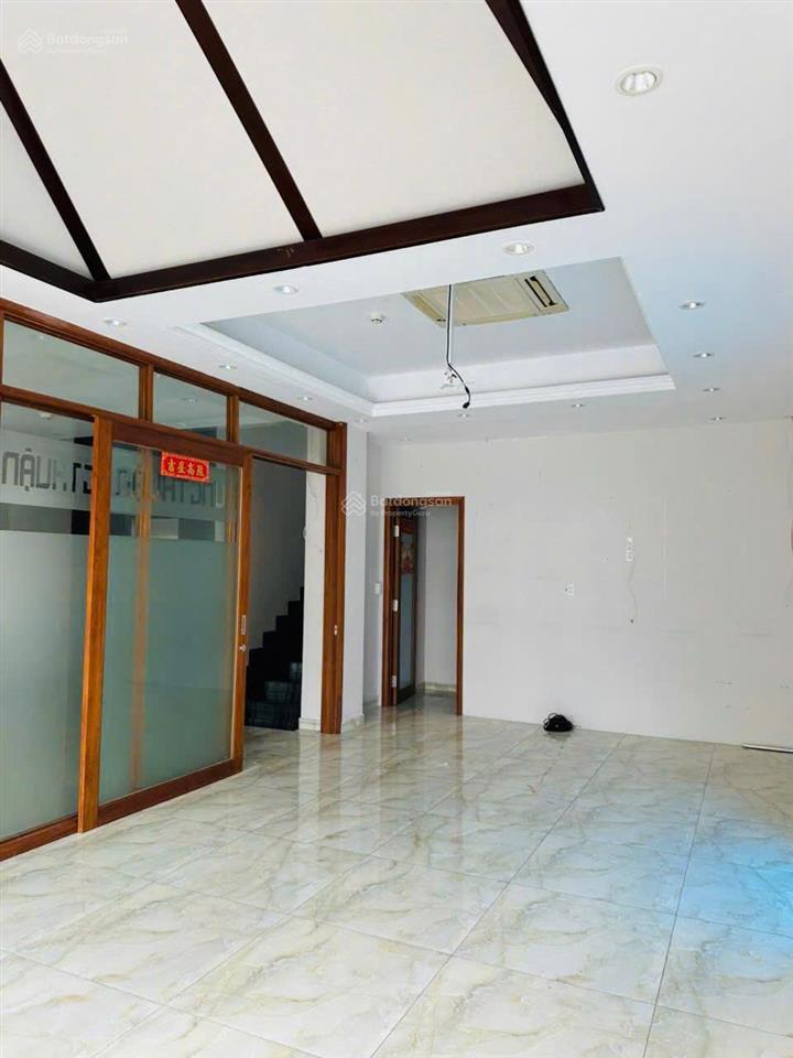 Chính chủ cho thuê nhà mặt tiền quận 7 vị trí đẹp, kinh doanh cực tốt! đường hoàng trọng mậu.