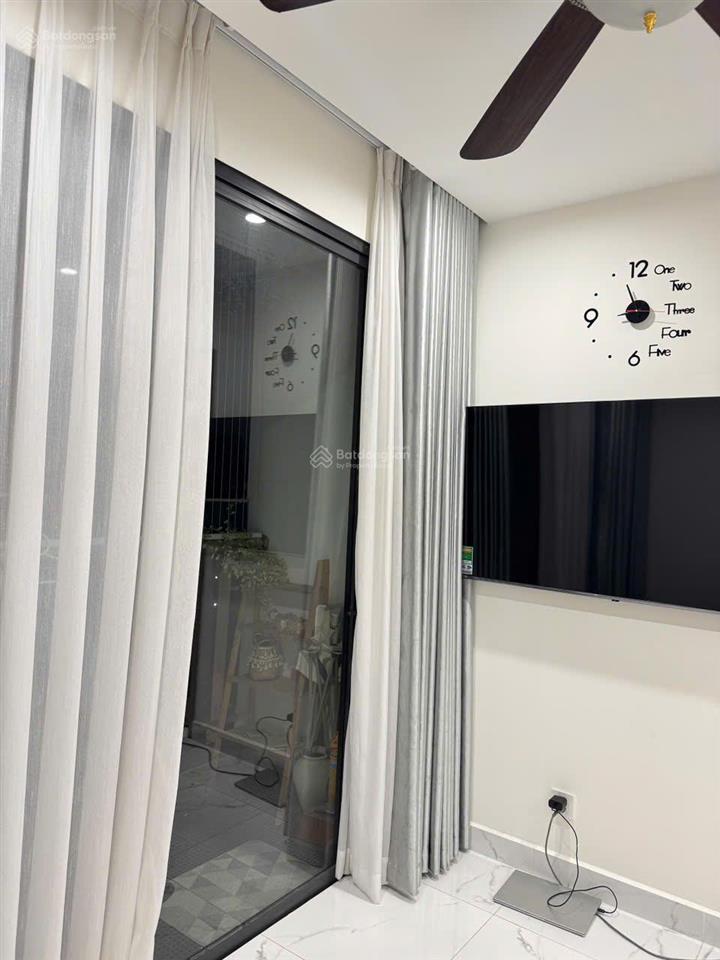 Căn 2pn full nội thất cao cấp, gần vincom, the beverly solari, view thoáng, tone trắng sáng nhà