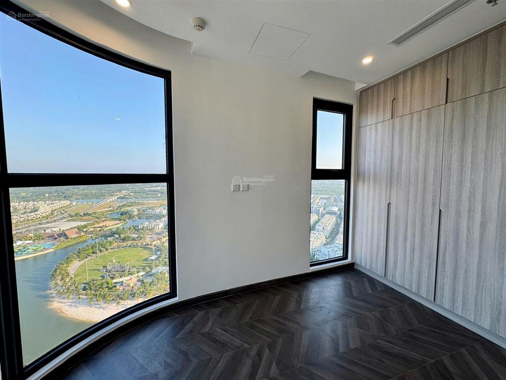 Căn 3pn hoa hậu the opus one vinhomes grand park, view trực diện công viên 36ha, tường cong