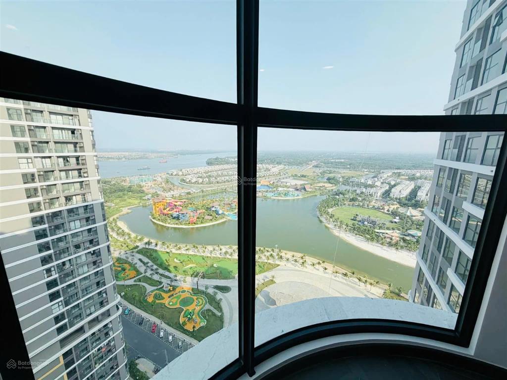 Căn 2 phòng ngủ căn góc kính cường cong the opus one, vinhomes grand park, trực diện công viên