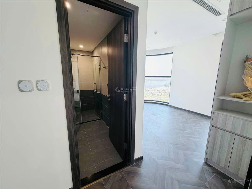 Căn 2 phòng ngủ căn góc kính cường cong the opus one, vinhomes grand park, trực diện công viên