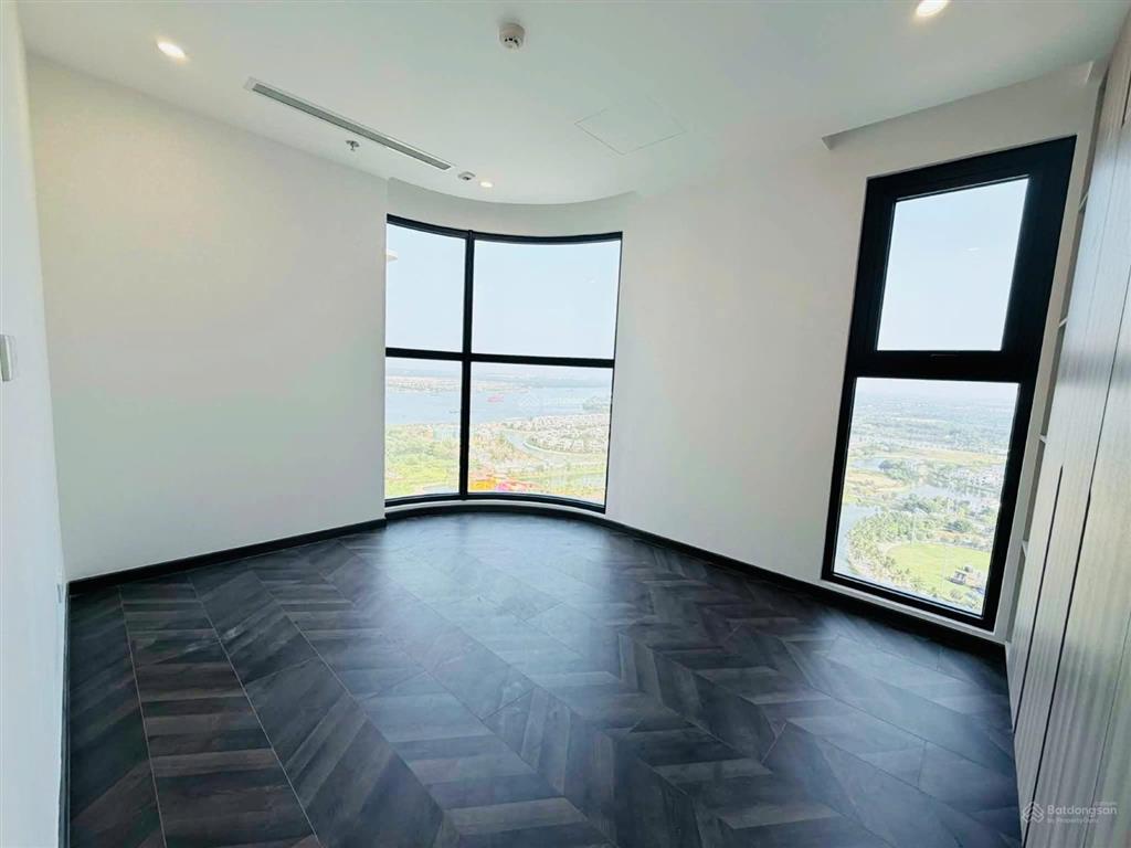 Căn 2 phòng ngủ căn góc kính cường cong the opus one, vinhomes grand park, trực diện công viên