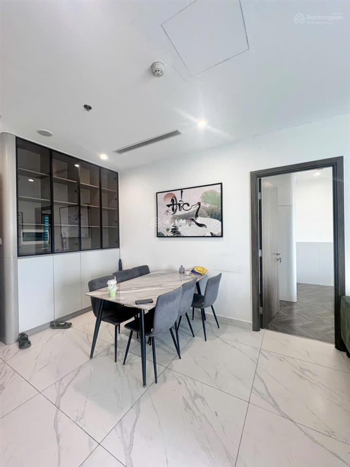 Căn hộ 2pn full nội thất cao cấp, bếp bosch, có máy rửa chén, gym, view sông, the beverly vinhomes
