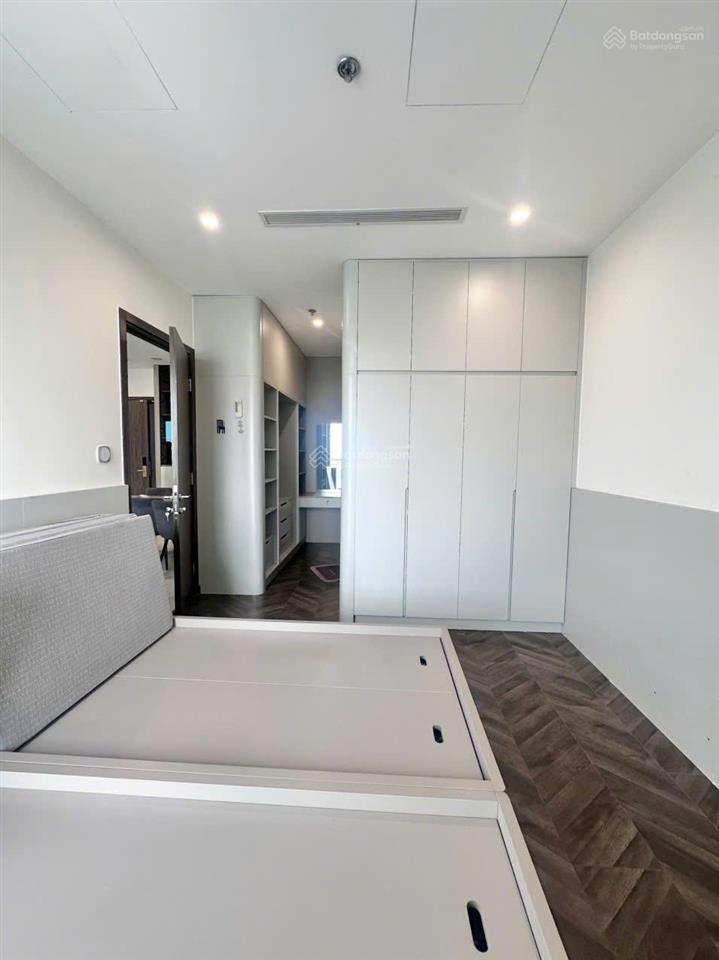 Căn hộ 2pn full nội thất cao cấp, bếp bosch, có máy rửa chén, gym, view sông, the beverly vinhomes