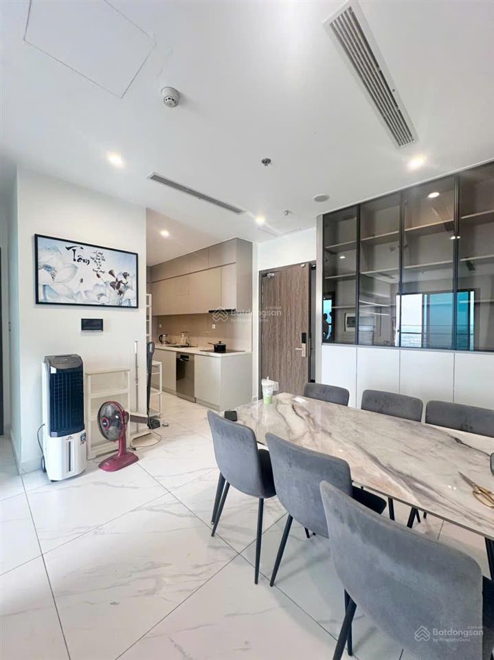 Căn hộ 2pn full nội thất cao cấp, bếp bosch, có máy rửa chén, gym, view sông, the beverly vinhomes