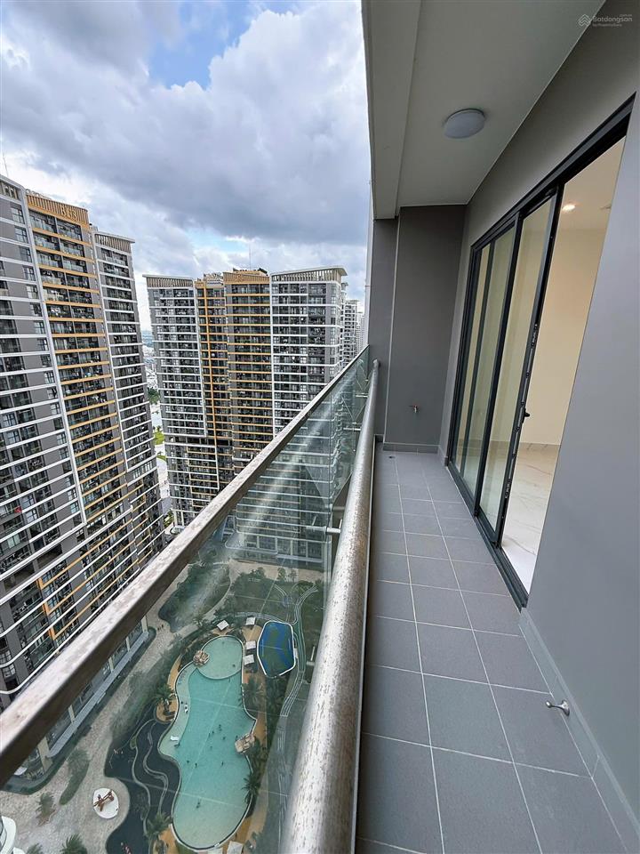 Cho thuê căn 2pn nhà trống sẵn máy lạnh, view sông, nhà mới 100% the beverly vinhomes grand park
