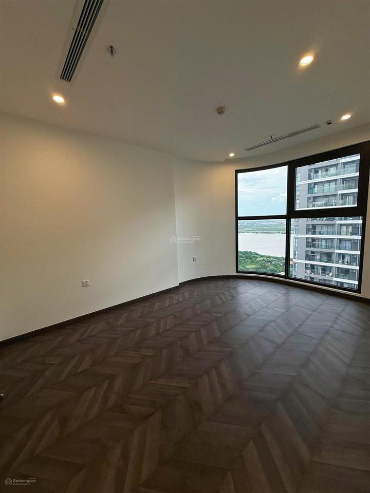 Cho thuê căn 2pn nhà trống sẵn máy lạnh, view sông, nhà mới 100% the beverly vinhomes grand park