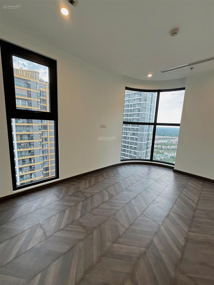 Cho thuê căn 2pn nhà trống sẵn máy lạnh, view sông, nhà mới 100% the beverly vinhomes grand park
