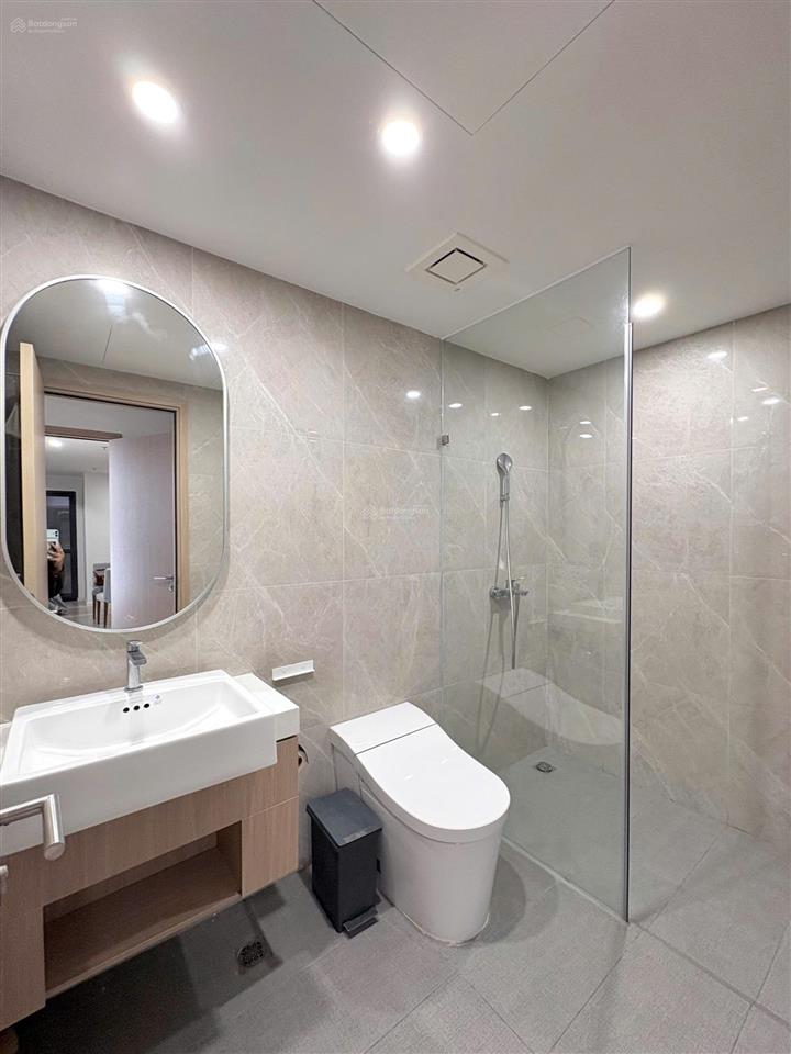 Cho thuê căn 2pn full nội thất masteri centre point, pql trong 2028, sẵn chén dĩa, có máy nước nóng
