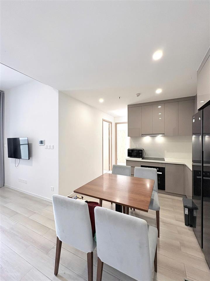 Cho thuê căn 2pn full nội thất masteri centre point, pql trong 2028, sẵn chén dĩa, có máy nước nóng