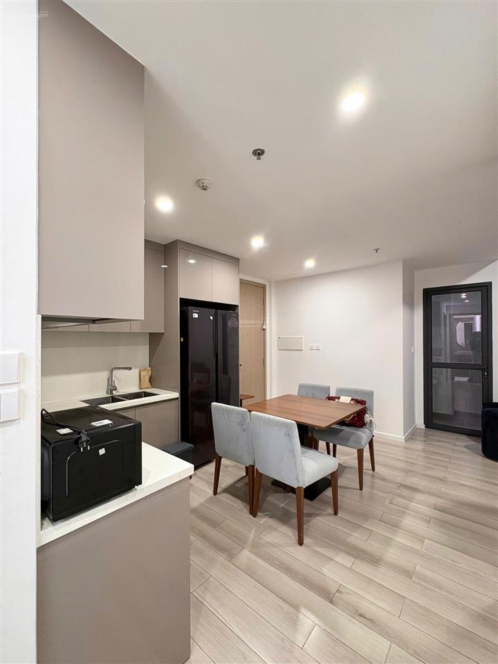 Cho thuê căn 2pn full nội thất masteri centre point, pql trong 2028, sẵn chén dĩa, có máy nước nóng