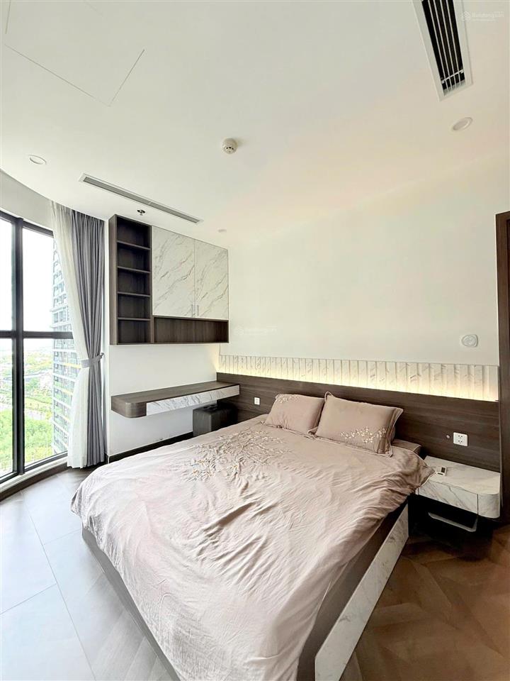 Cho thuê căn 2pn kính cường cong view sông, 80m2, full nội thất cao cấp, the beverly, có gym