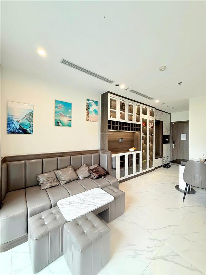 Cho thuê căn 2pn kính cường cong view sông, 80m2, full nội thất cao cấp, the beverly, có gym