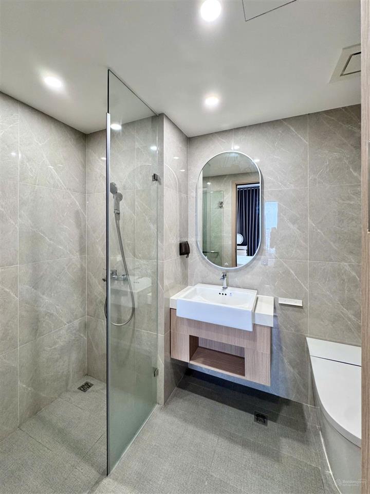 Cho thuê căn 2pn full nội thất view pháo bông, có gym, máy nước nóng, masteri, gần vincom, sân golf