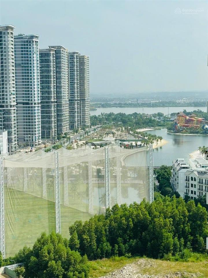 Cho thuê căn 2pn full nội thất view pháo bông, có gym, máy nước nóng, masteri, gần vincom, sân golf