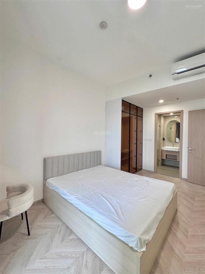Cho thuê căn 2pn full nội thất view pháo bông, có gym, máy nước nóng, masteri, gần vincom, sân golf