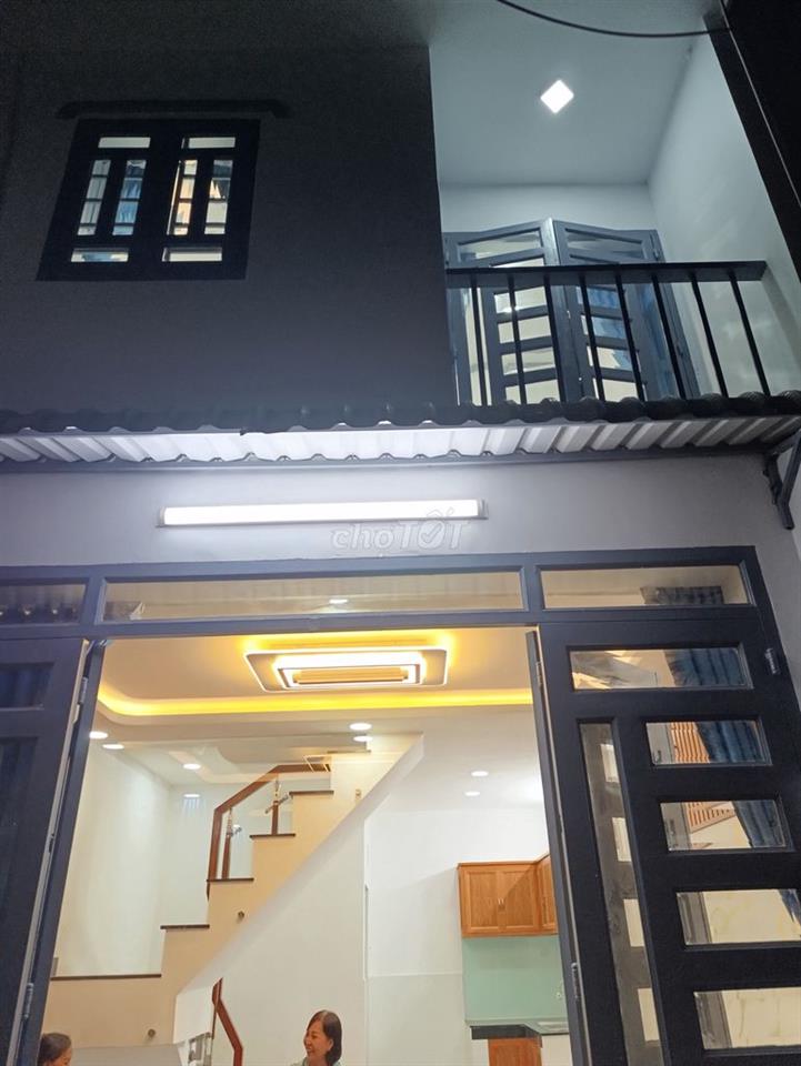 Bán nhà ngày chân cầu vượt ngã tư ga