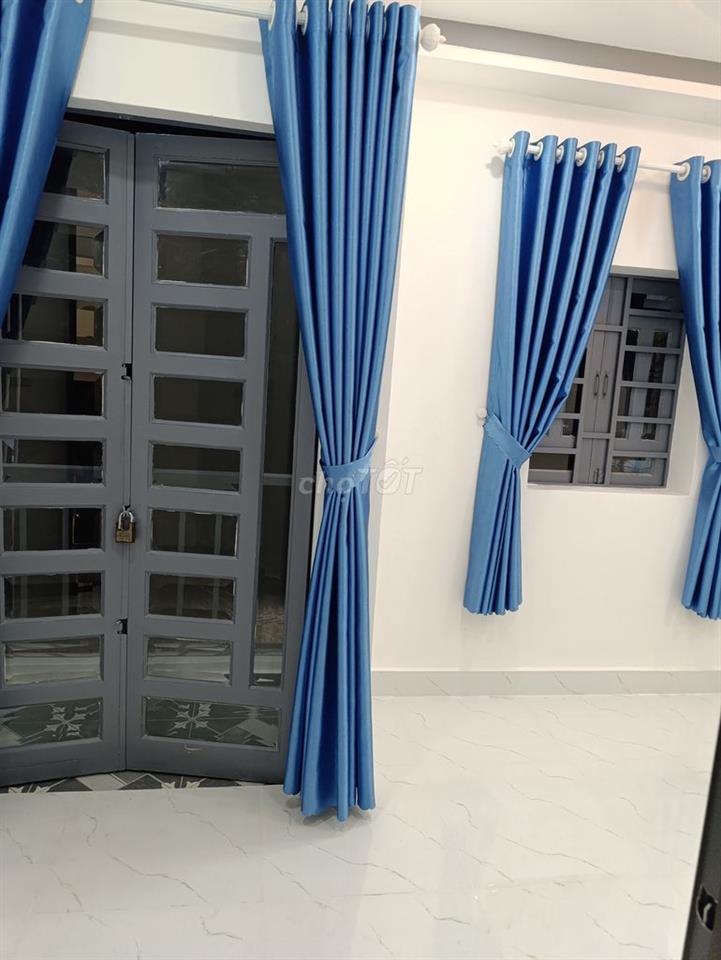 Bán nhà ngày chân cầu vượt ngã tư ga