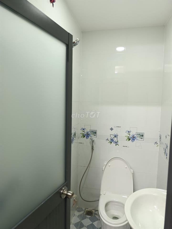 Bán nhà ngày chân cầu vượt ngã tư ga