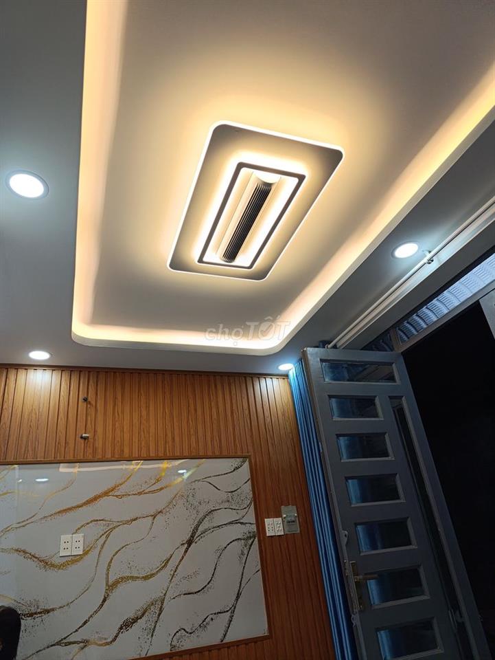 Bán nhà ngày chân cầu vượt ngã tư ga
