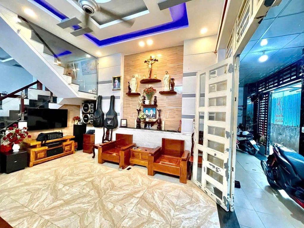 Bán nhà ngay cầu Bến Phân Thống Nhất Gò Vấp 9mx13m trệt 2 lầu 7PN 5WC