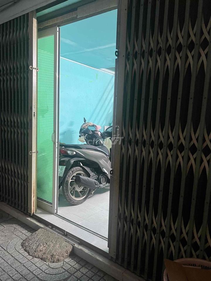 Bán nhà Q12 - giáp Gò Vấp. Nhà gần trường học các cấp, gần chợ.