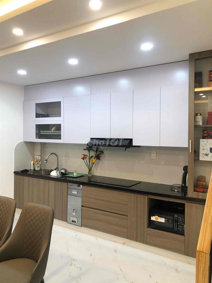 Nhà phố 5 tầng, ngay Ga metro số 4, ngã tư ga.