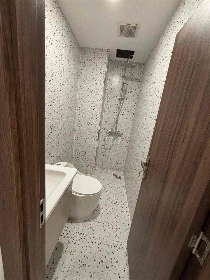 Nhà phố 5 tầng, ngay Ga metro số 4, ngã tư ga.