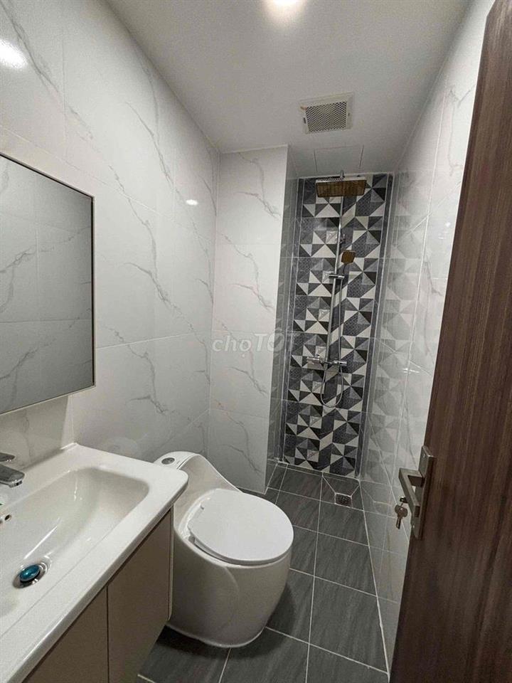 Nhà phố 5 tầng, ngay Ga metro số 4, ngã tư ga.