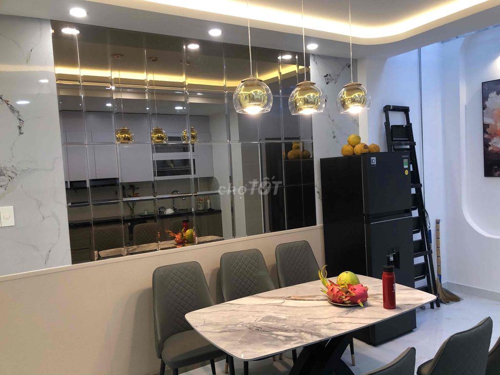 Nhà phố 5 tầng, ngay Ga metro số 4, ngã tư ga.