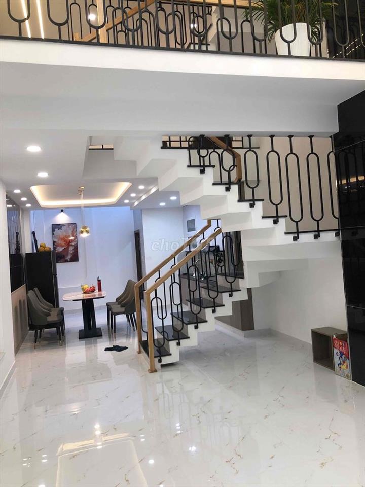 Nhà phố 5 tầng, ngay Ga metro số 4, ngã tư ga.